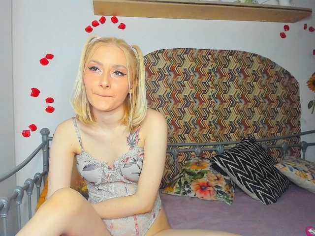 ElizaLizz live cam on BongaCams