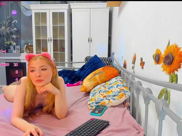 ElizaLizz live cam on BongaCams