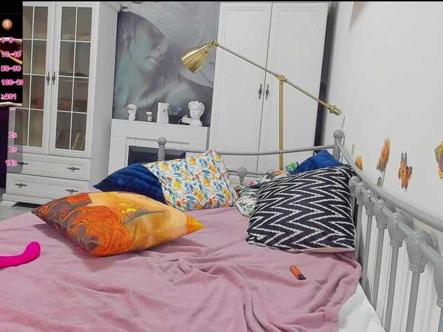 ElizaLizz live cam on BongaCams