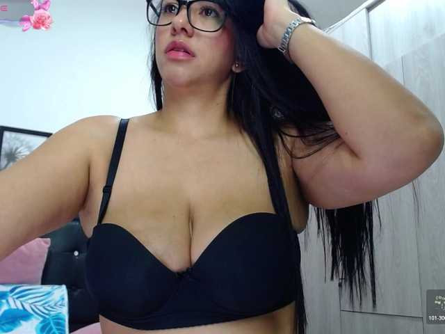 kelly-joness's BongaCams show and profile