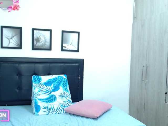 kelly-joness live cam on BongaCams