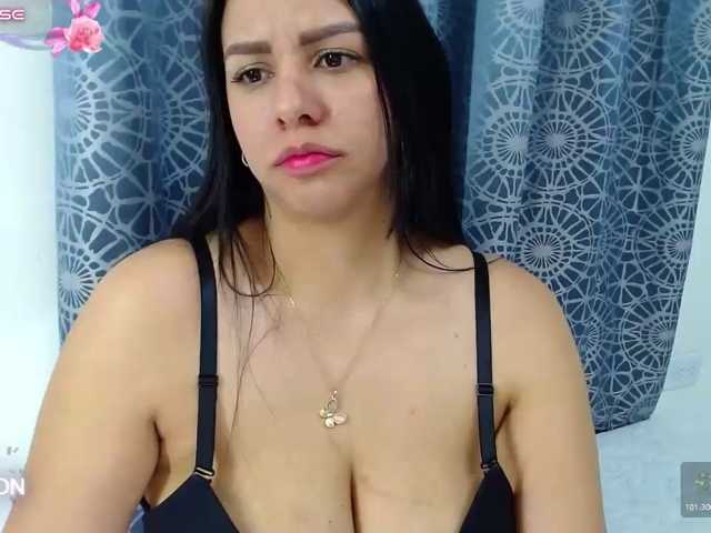 kelly-joness live cam on BongaCams