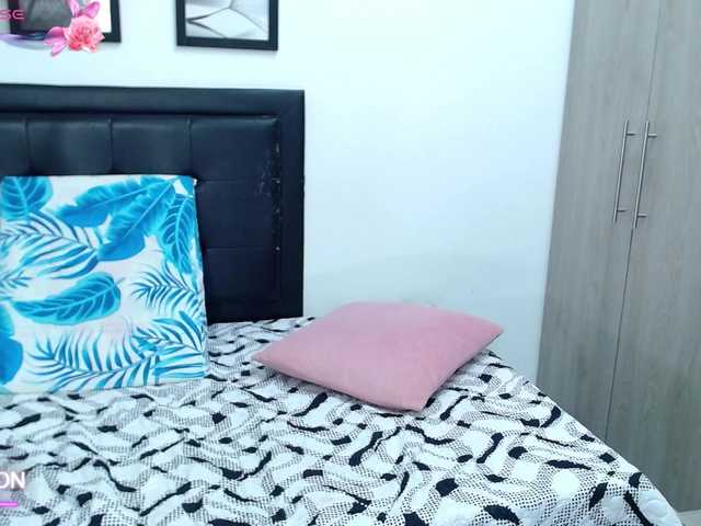kelly-joness live cam on BongaCams