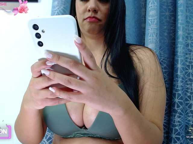 kelly-joness live cam on BongaCams