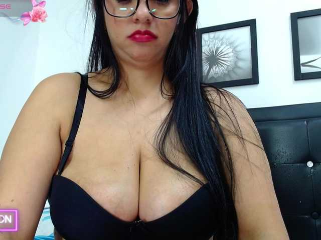 KELLY_JONESS live cam preview