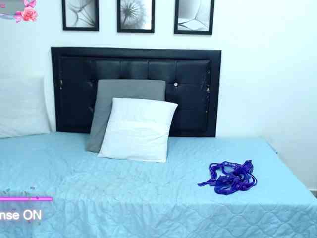 KELLY_JONESS webcam