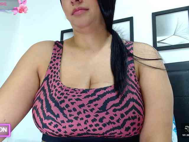 モデル: KELLY_JONESS