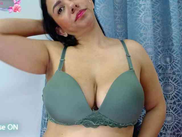 KELLY_JONESS webcam