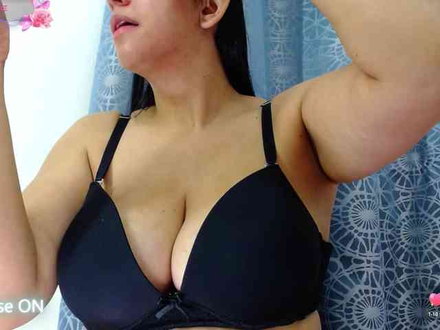 KELLY_JONESS webcam