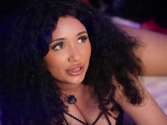 Moan4u live cam on BongaCams