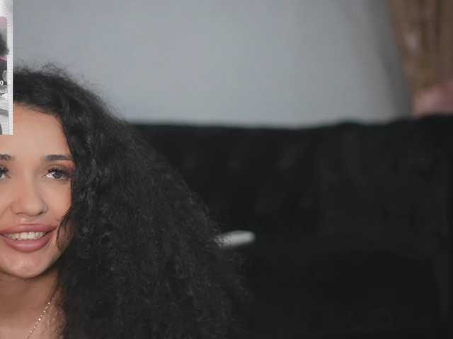 Moan4u live cam on BongaCams