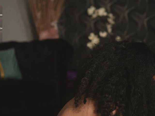 Moan4u live cam on BongaCams