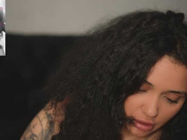 Moan4u live cam on BongaCams