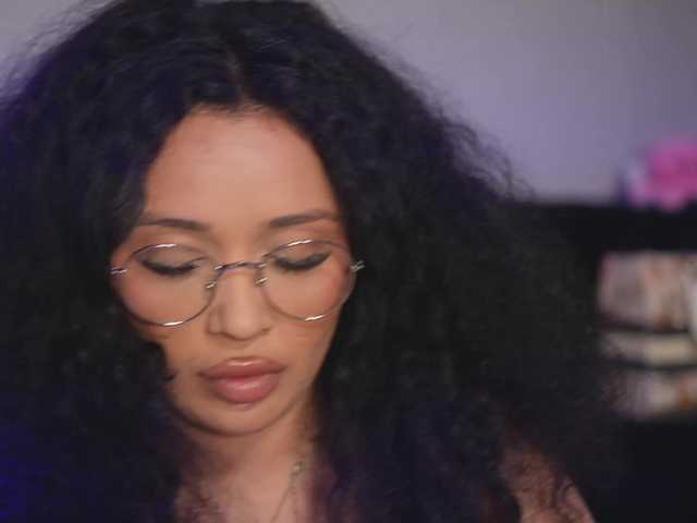 Moan4u live cam on BongaCams