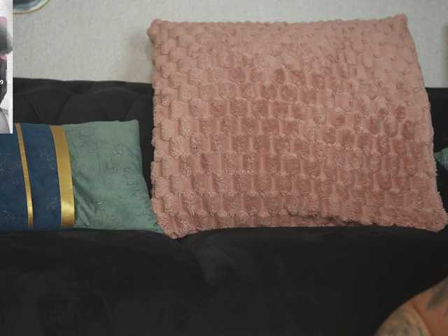 Moan4u live cam on BongaCams