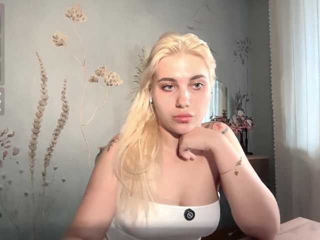 Peach--Alice live cam on BongaCams