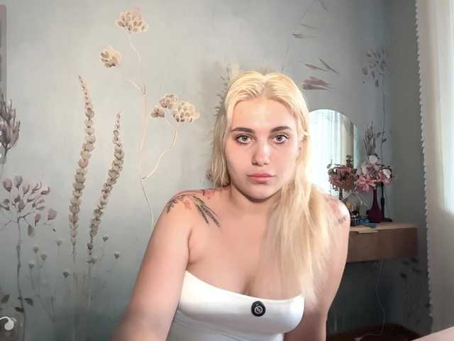 Peach--Alice live cam on BongaCams