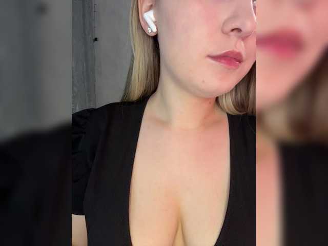 Peach--Alice's BongaCams show and profile
