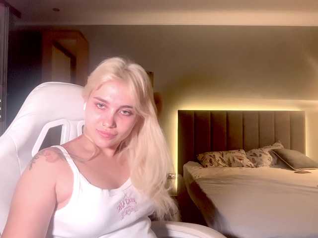 Peach--Alice live cam on BongaCams