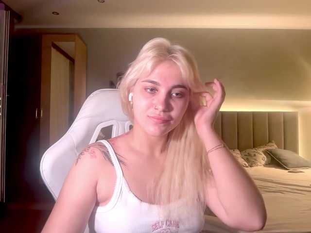 Peach--Alice live cam on BongaCams