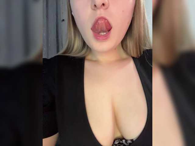 Peach--Alice's BongaCams show and profile