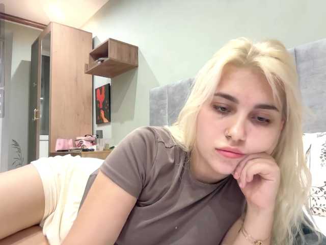 Peach--Alice live cam on BongaCams