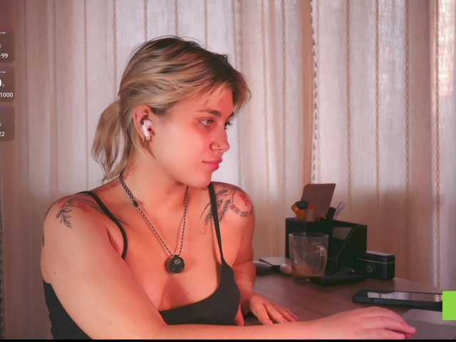 Peach--Alice live cam on BongaCams
