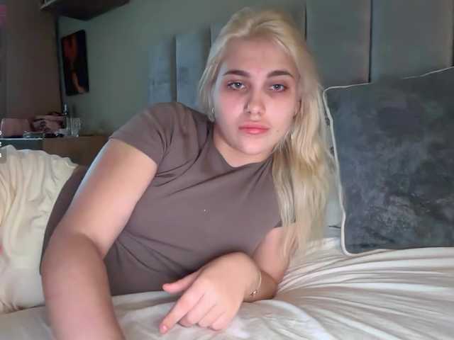 Peach--Alice live cam on BongaCams