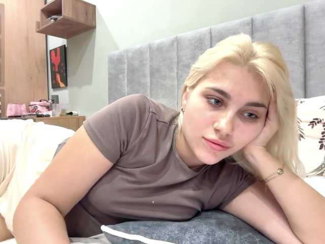 Peach--Alice live cam on BongaCams