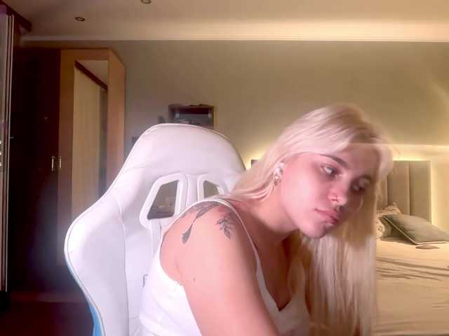 Peach--Alice live cam on BongaCams