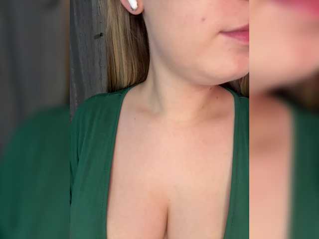 Peach--Alice's BongaCams show and profile