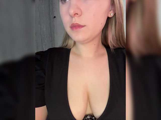 Peach--Alice's BongaCams show and profile