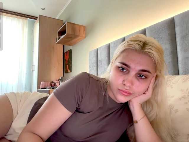 Peach--Alice live cam on BongaCams