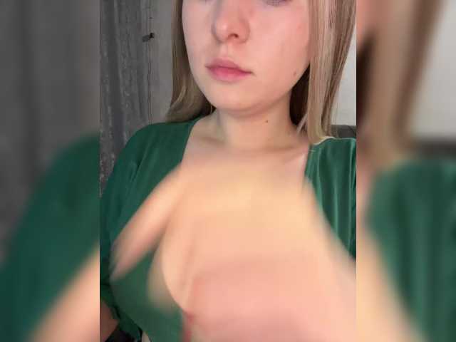 Peach--Alice's BongaCams show and profile