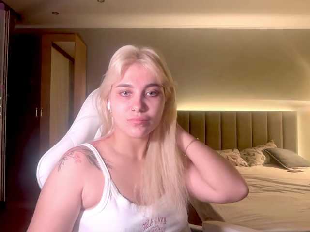 Peach--Alice live cam on BongaCams