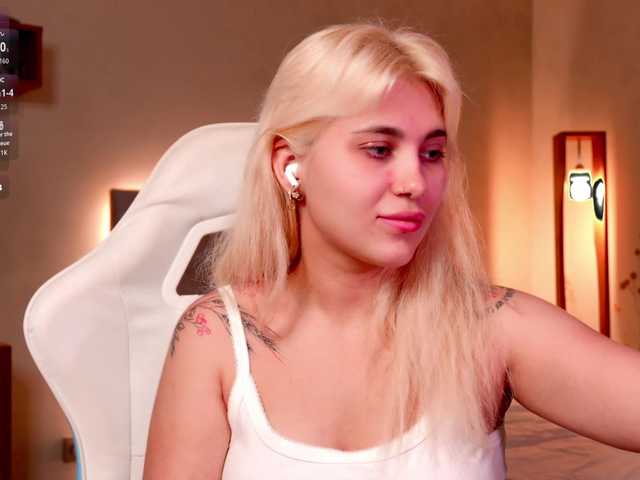 Peach--Alice live cam on BongaCams