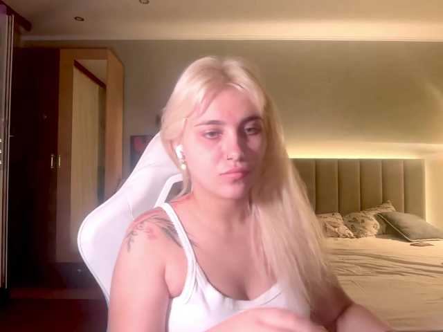 Peach--Alice live cam on BongaCams