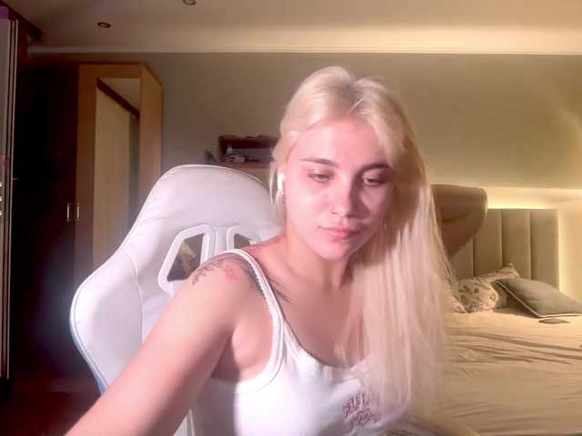Peach--Alice live cam on BongaCams