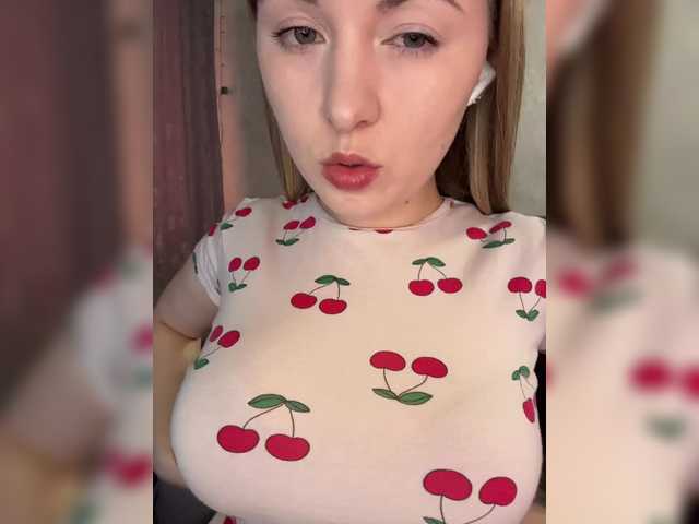 Peach--Alice's BongaCams show and profile