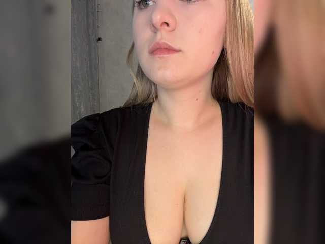 Peach--Alice's BongaCams show and profile