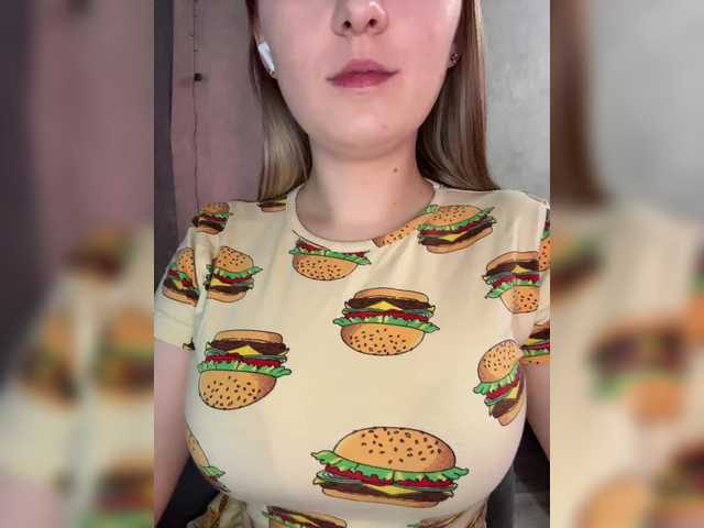 Peach--Alice's BongaCams show and profile