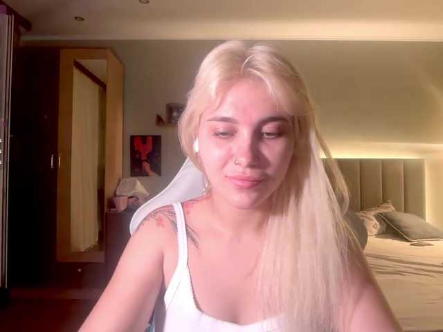 Peach--Alice live cam on BongaCams