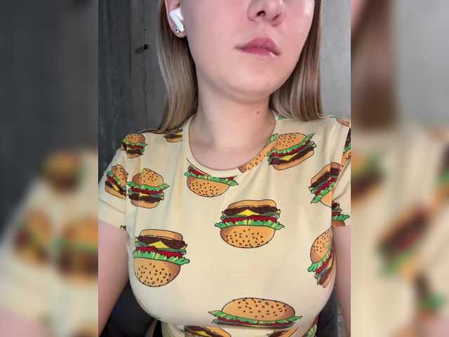 Peach--Alice's BongaCams show and profile