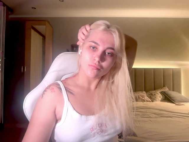 Peach--Alice live cam on BongaCams