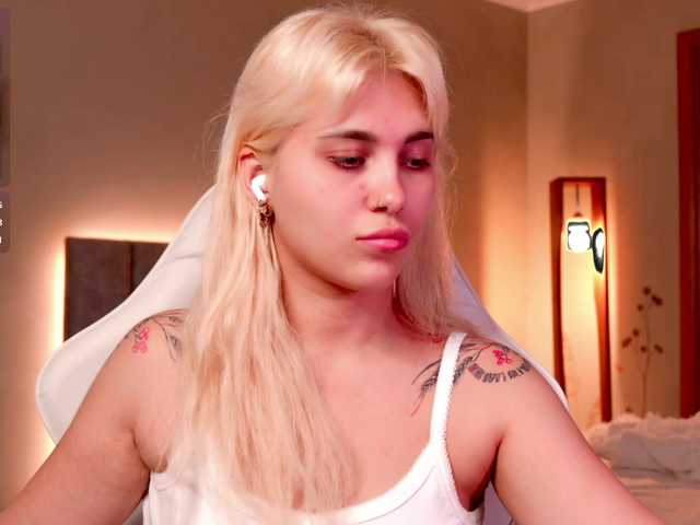 Peach--Alice live cam on BongaCams