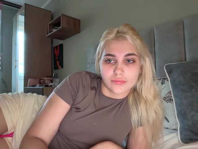 Peach--Alice live cam on BongaCams