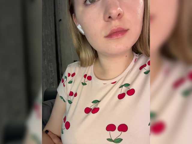 Peach--Alice's BongaCams show and profile