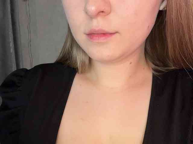 Peach--Alice Live Webcam on BongaCams