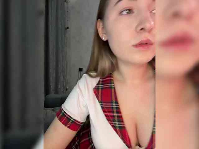 AlinaRay webcam