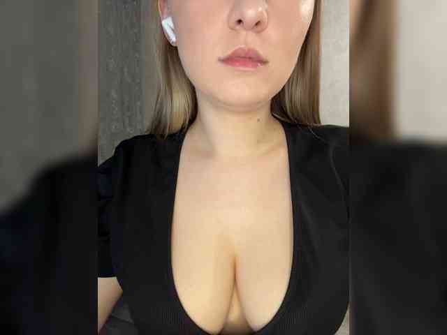 Model: AlinaRay